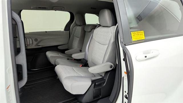 Photo of 2022 White Toyota Sienna