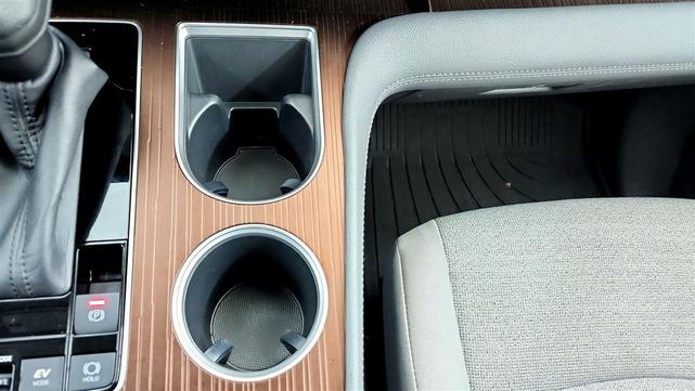 Photo of 2022 White Toyota Sienna