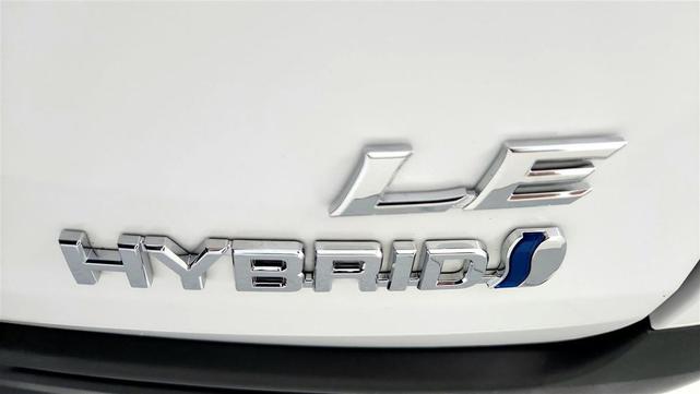 Photo of 2022 White Toyota Sienna