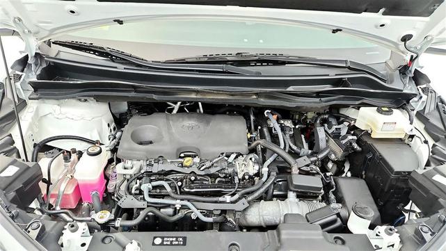 Photo of 2022 White Toyota Sienna