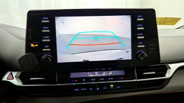 Photo of 2022 White Toyota Sienna