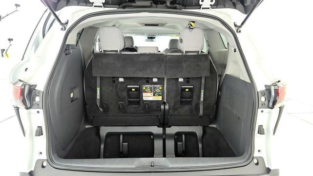 Photo of 2022 White Toyota Sienna