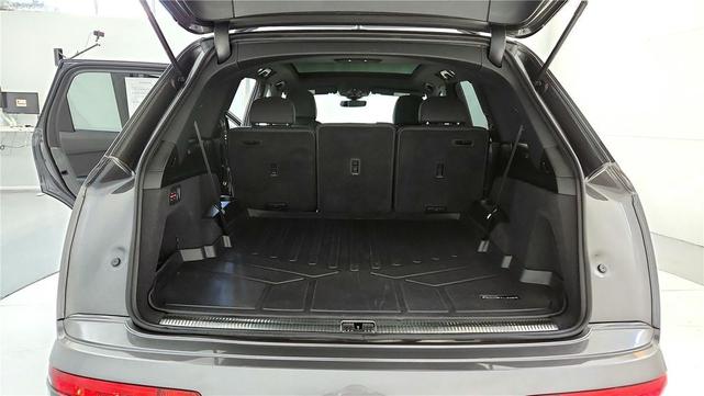 Photo of 2021 Samurai Gray Metallic Audi Q7