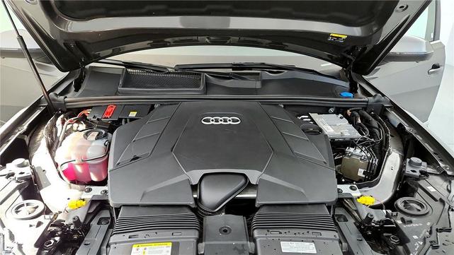 Photo of 2021 Samurai Gray Metallic Audi Q7