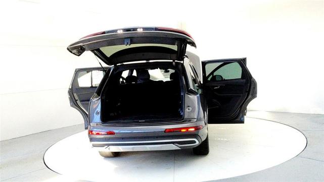 Photo of 2021 Samurai Gray Metallic Audi Q7