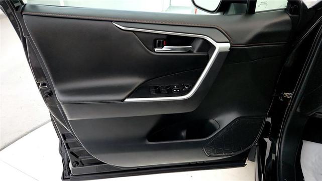 Photo of 2020 Midnight Black Metallic Toyota RAV4