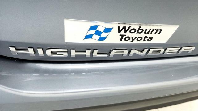 Photo of 2024 Moon Dust Toyota Highlander