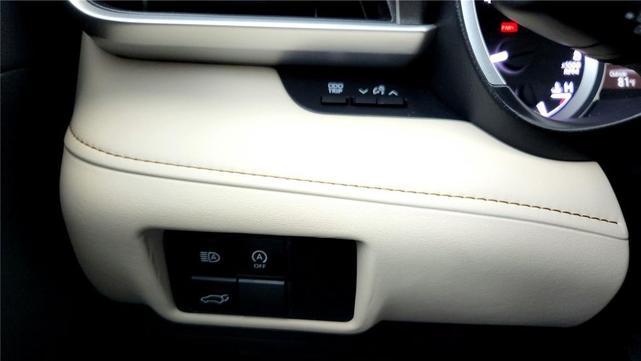 Photo of 2024 Moon Dust Toyota Highlander