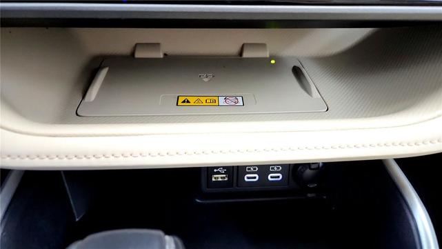 Photo of 2024 Moon Dust Toyota Highlander