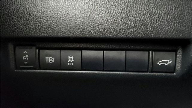 Photo of 2021 Blizzard Pearl Toyota Venza