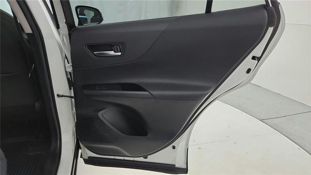 Photo of 2021 Blizzard Pearl Toyota Venza