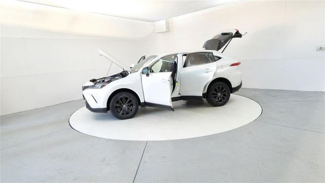 Photo of 2021 Blizzard Pearl Toyota Venza