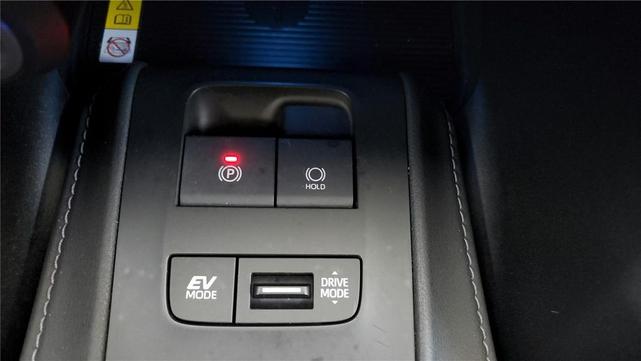 Photo of 2021 Blizzard Pearl Toyota Venza