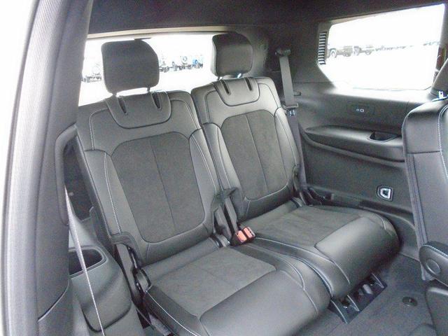 Photo of 2025 Silver Zynith Jeep Grand Cherokee L