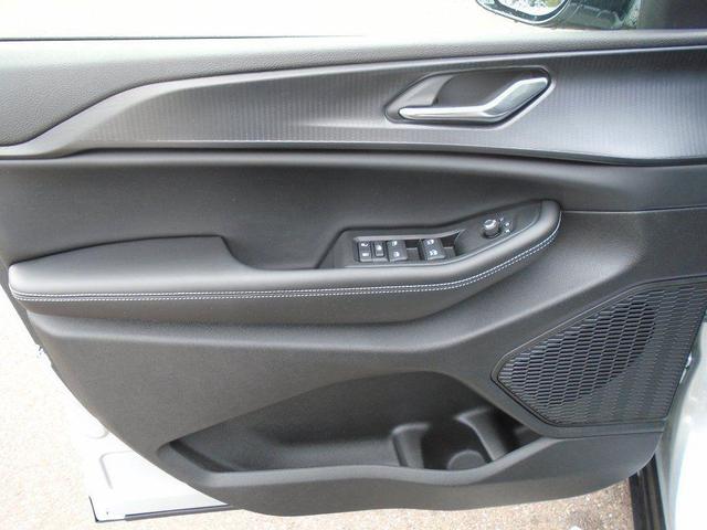 Photo of 2025 Silver Zynith Jeep Grand Cherokee L