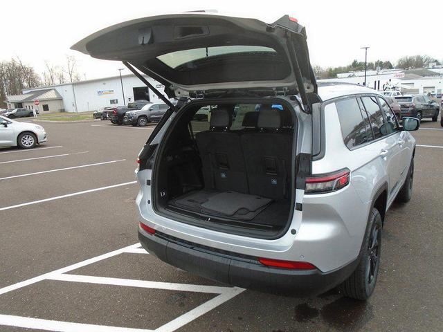 Photo of 2025 Silver Zynith Jeep Grand Cherokee L