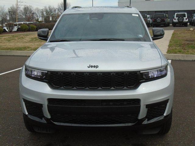 Photo of 2025 Silver Zynith Jeep Grand Cherokee L