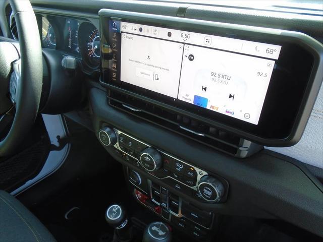 Photo of 2025 Bright White Clearcoat Jeep Wrangler
