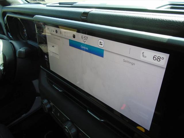 Photo of 2025 Bright White Clearcoat Jeep Wrangler