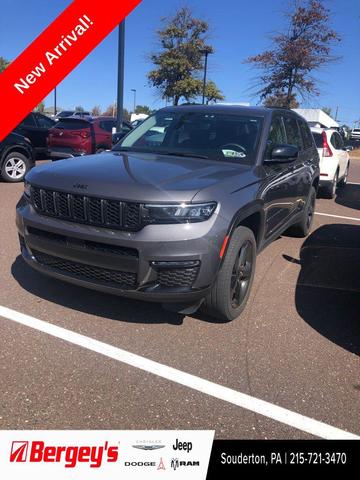 Photo of 2023 Baltic Gray Metallic Clearcoat Jeep Grand Cherokee L