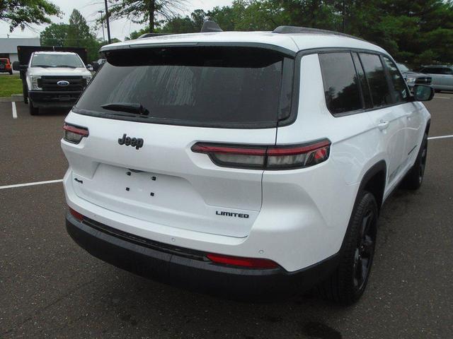 Photo of 2025 Bright White Clearcoat Jeep Grand Cherokee L