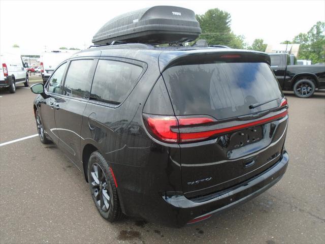 Photo of 2025 Diamond Black Crystal Pearlcoat Chrysler Pacifica