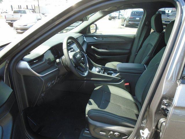 Photo of 2025 Baltic Gray Metallic Clearcoat Jeep Grand Cherokee L