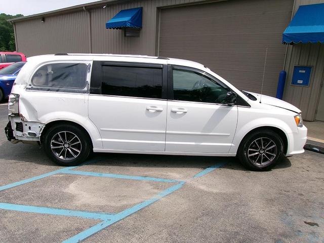 Photo of 2017 White Dodge Grand Caravan