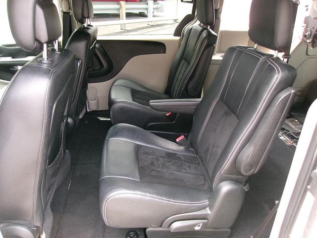 Photo of 2017 White Dodge Grand Caravan