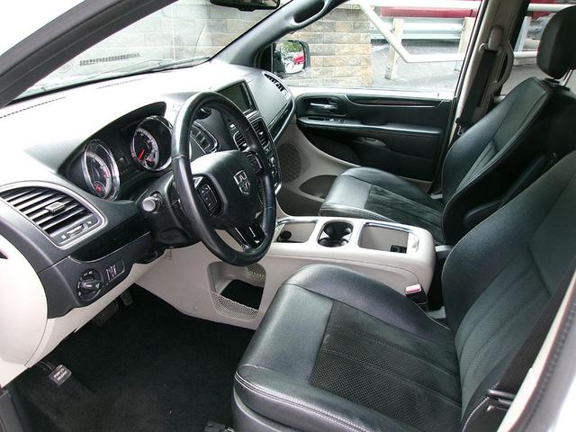 Photo of 2017 White Dodge Grand Caravan