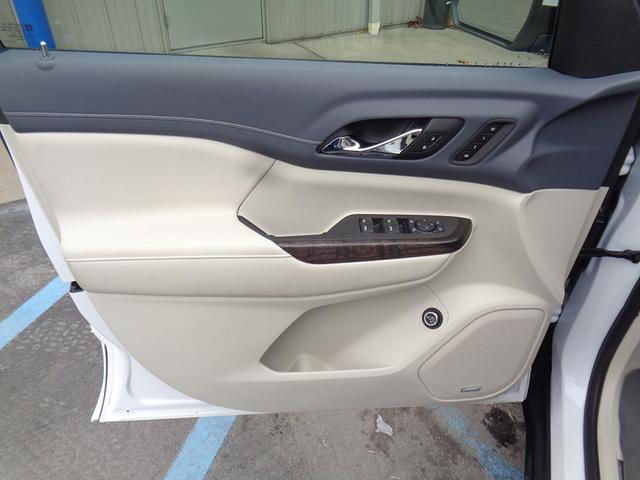 Photo of 2020 White GMC Acadia