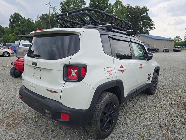 Photo of 2018 White Jeep Renegade