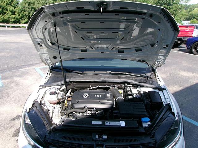 Photo of 2019 Pure White Volkswagen Golf Alltrack