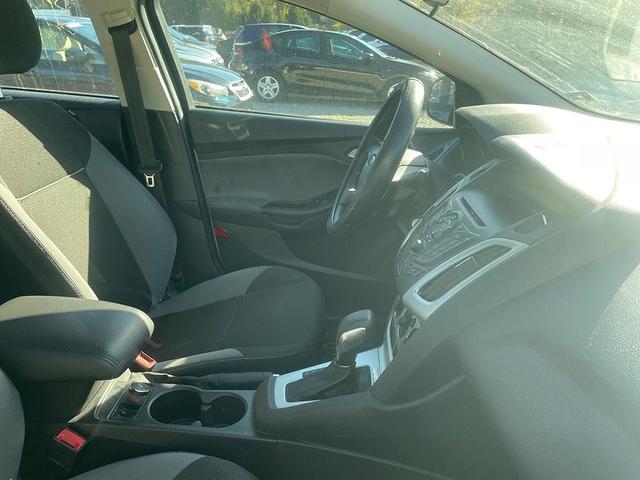 Photo of 2014 White Ford Focus