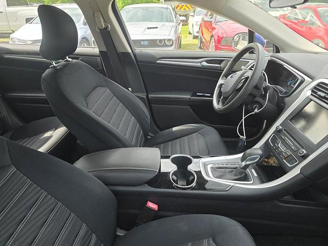 Photo of 2016 Blue Ford Fusion