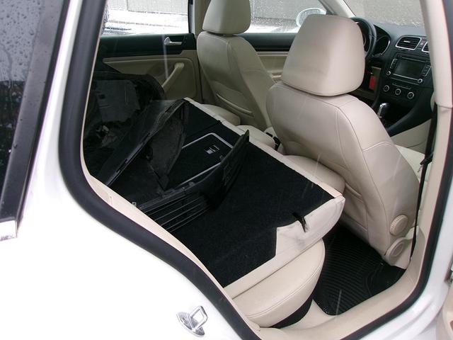 Photo of 2014 White Volkswagen Jetta SportWagen