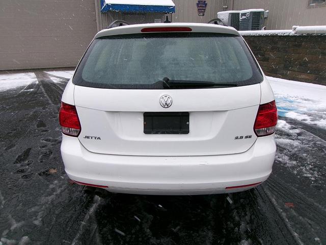 Photo of 2014 White Volkswagen Jetta SportWagen