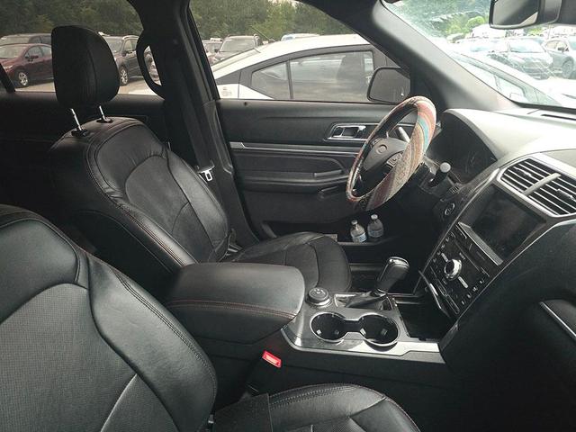 Photo of 2019 Black Ford Explorer