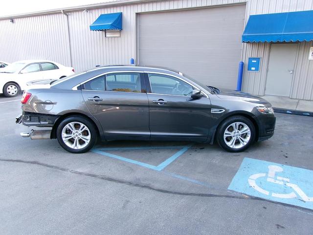Photo of 2018 Gray Ford Taurus