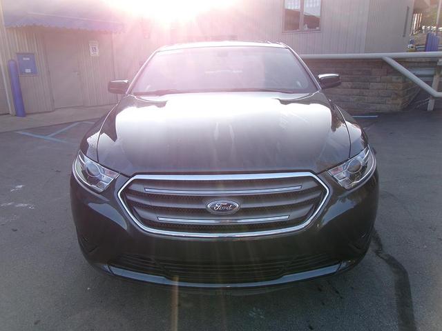 Photo of 2018 Gray Ford Taurus