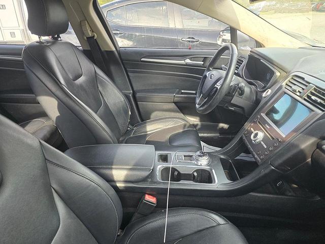 Photo of 2017 Silver Ford Fusion