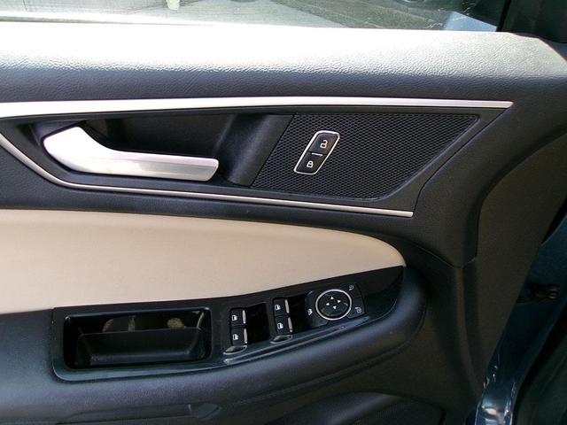 Photo of 2018 Blue Ford Edge