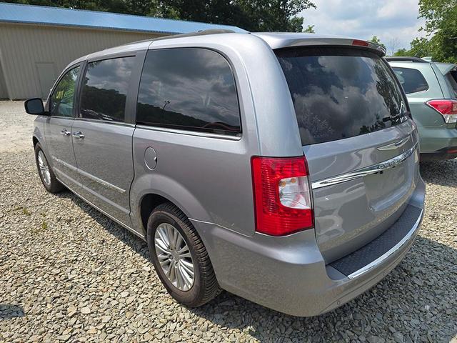 Photo of 2015 Silver Chrysler Town & Country