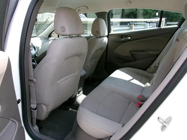 Photo of 2017 White Chevrolet Cruze