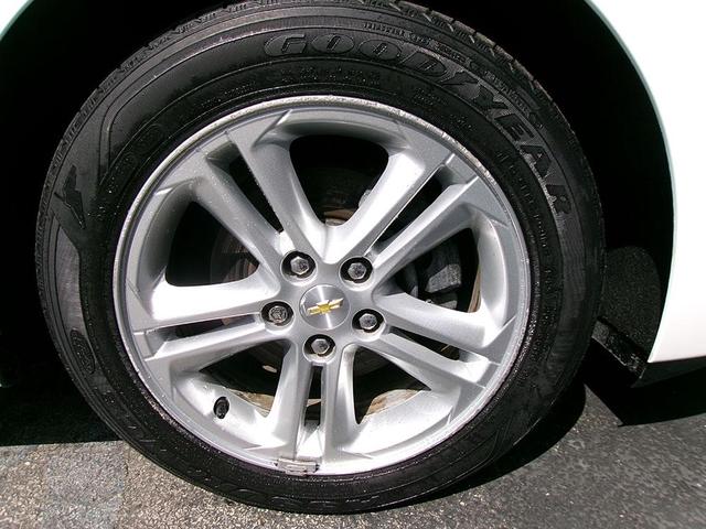 Photo of 2017 White Chevrolet Cruze