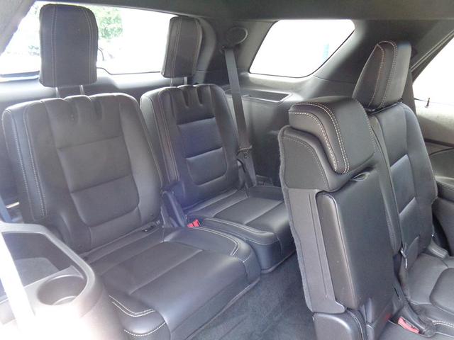 Photo of 2015 White Ford Explorer