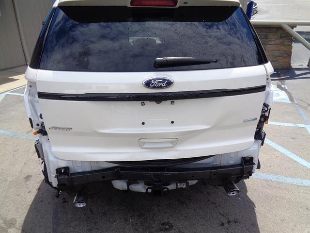 Photo of 2015 White Ford Explorer