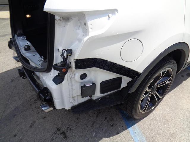 Photo of 2015 White Ford Explorer