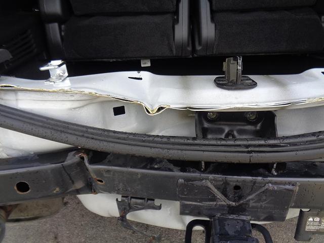 Photo of 2015 White Ford Explorer