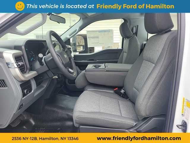 Photo of 2025 Oxford White Ford F-250